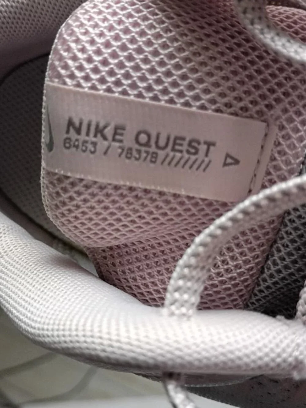 NIKE QUEST Running Shoes for women size 6.5 - Pink 6453/74378